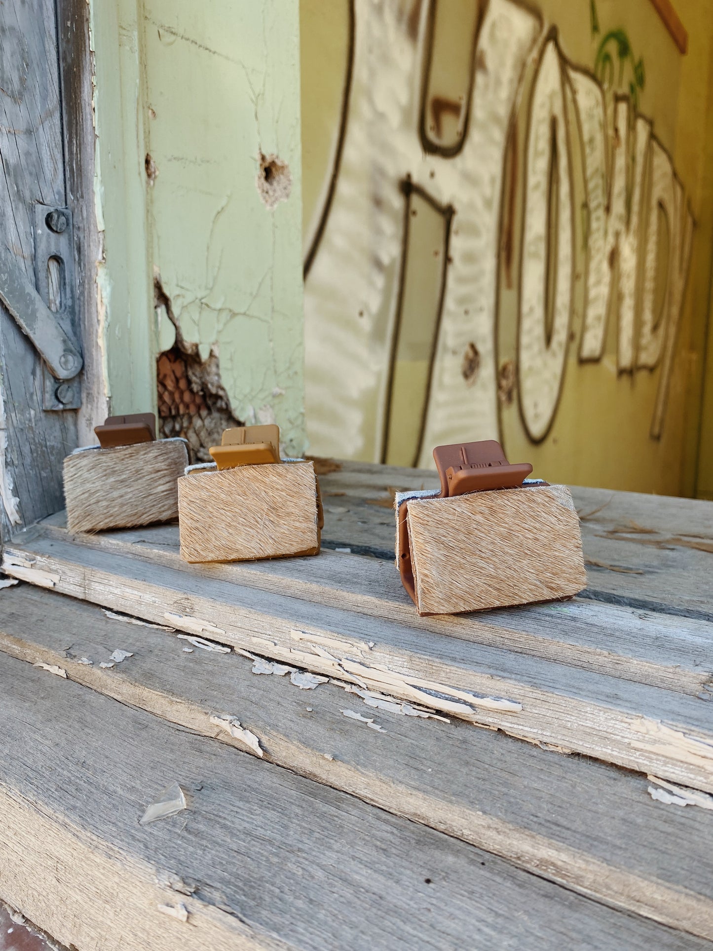 Small cowhide hair claws